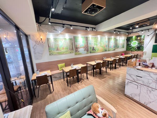 森林小徑健行店用餐環境